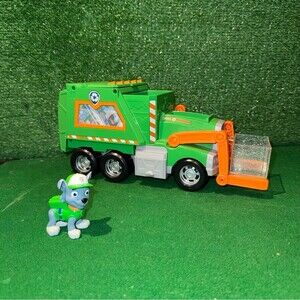 PAW Patrol Rocky’s Crush N’ Roll Recycling Truck with Rocky Action Figure